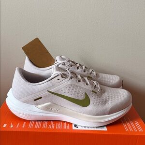 Nike Air Winflo 10 White Pacific Moss DV4023-010 Women’s Size 10